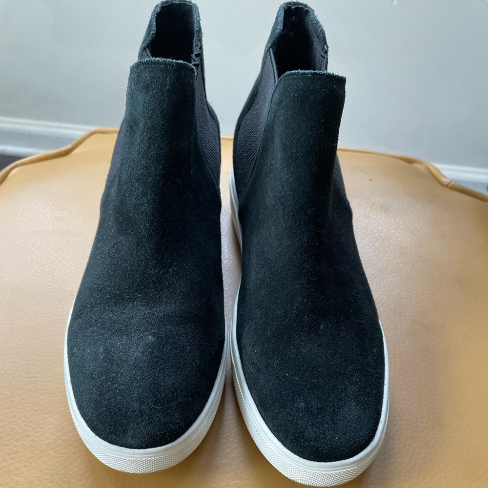 Steve Madden Black Suede shoe boot 8M